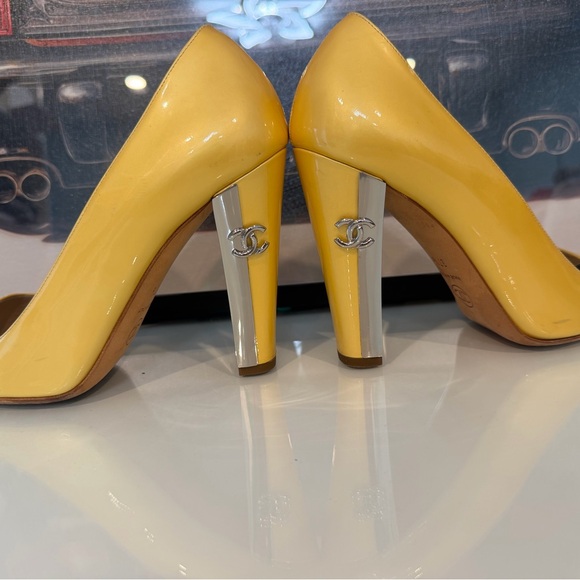 CHANEL Yellow and Silver High Heels - Picture 3 of 9